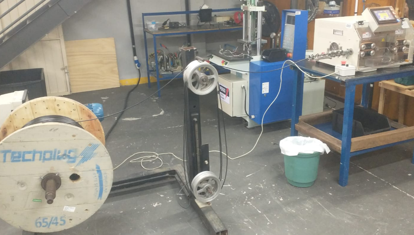 Desbobinadora e Corte de Cabos PP